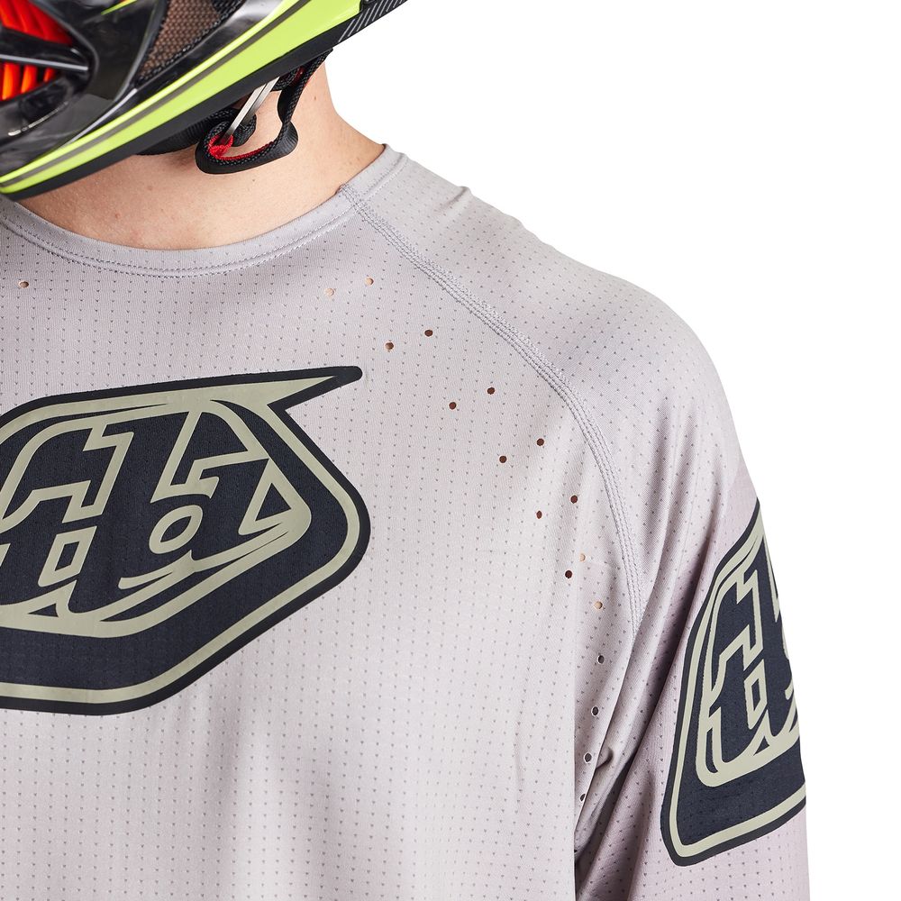TLD_B24D1_SPRINTULTRA_JERSEY_SEQU
