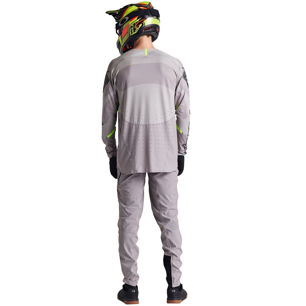TLD_B24D1_SPRINTULTRA_JERSEY_SEQU