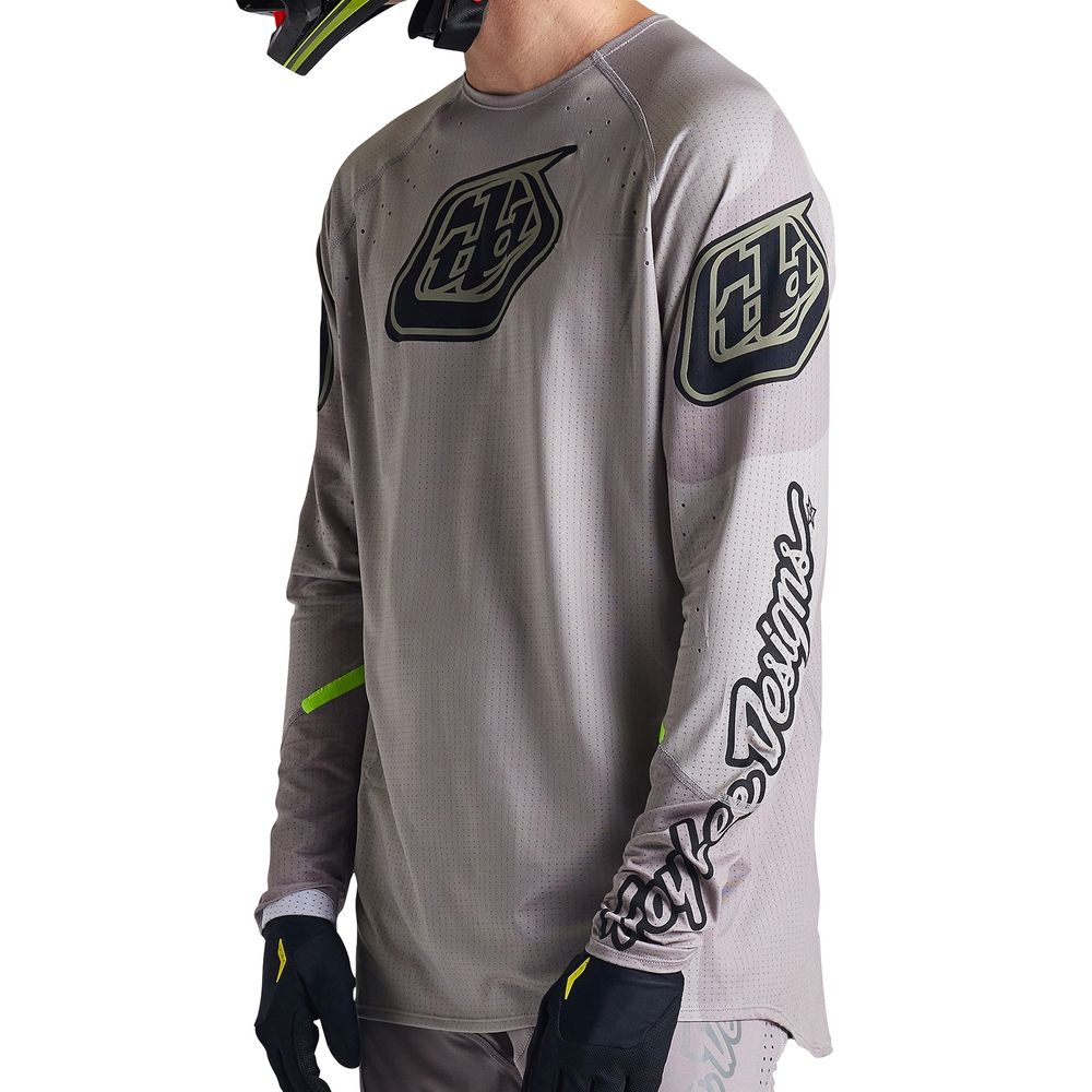 TLD_B24D1_SPRINTULTRA_JERSEY_SEQU