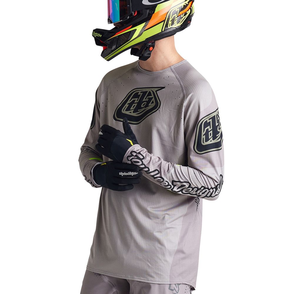 TLD_B24D1_SPRINTULTRA_JERSEY_SEQU